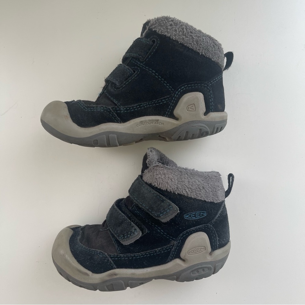 KEEN Toddler Little Kids’ Knotch Double Strap Chukka Boots (size 9)